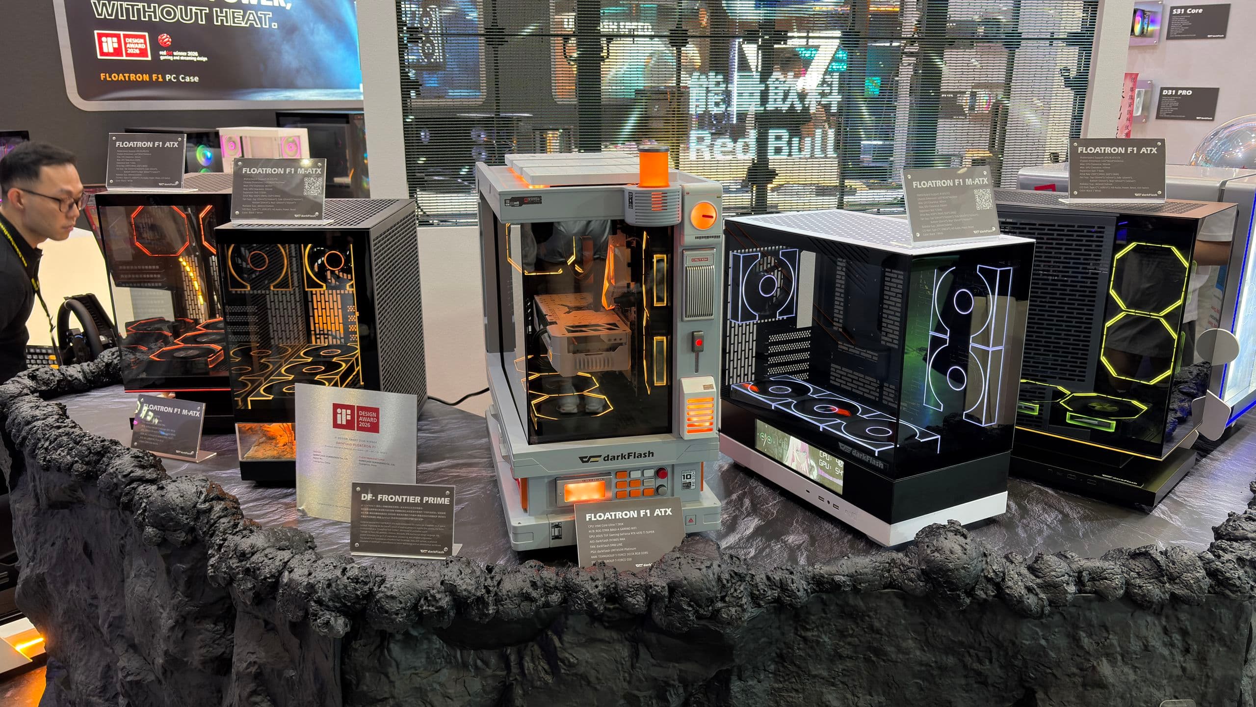 O gabinete Floatron da DarkFlash na Computex tem um visual de cientista maluco, mas não sei se gosto da base flutuante