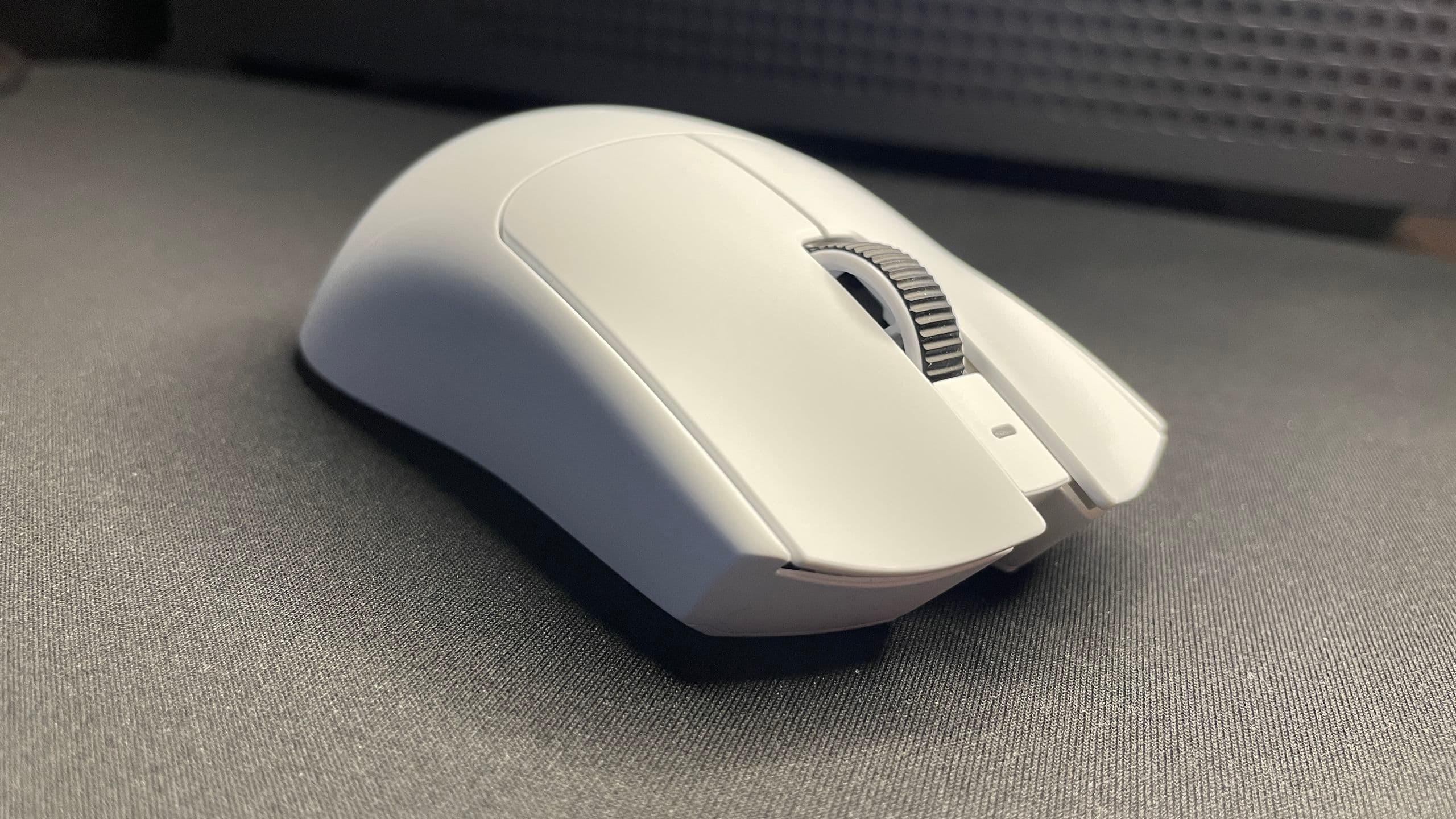 Replacing the Viper V4 Pro's skates gave one reviewer some Razer warranty trouble after glass pad sensor issues