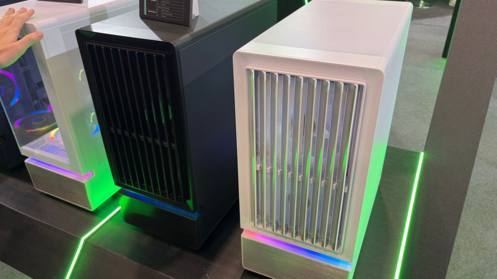 O novo gabinete de PC com persianas da Montech é tão estranho que não consigo decidir se estou deixando passar a genialidade dele ou se é realmente totalmente inútil.