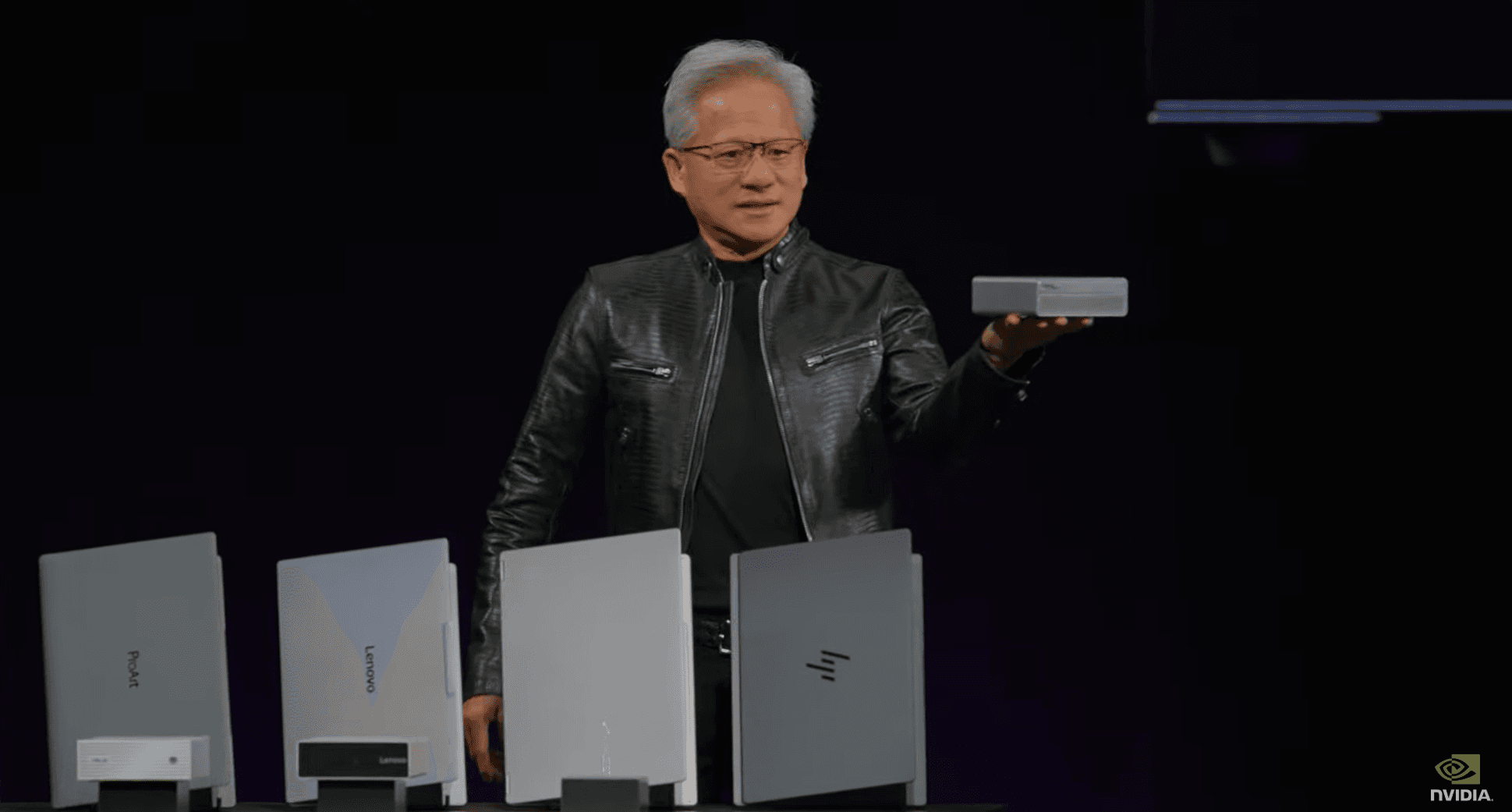 CEO Jensen Huang diz que a Nvidia está ocupada demais com o projeto gigantesco de reinventar o PC após 40 anos para fazer um PC gamer portátil baseado em RTX Spark